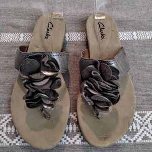 Clarks Women's Leather Pewter Color Floral Sandals Size 7M